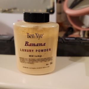 Ben Nye banana luxury powder